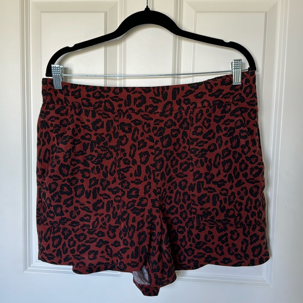 Cute burgundy leopard print Nine West shorts